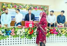 হালদা পাড়ে সেলাই মেশিনে নতুন স্বপ্ন, জেলেদের পাশে মানবিক ডিসি জাহিদ