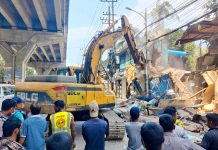 আগ্রাবাদে সিডিএ এর উচ্ছেদ অভিযান, ব্যবসায়ীদের ক্ষোভ
