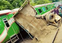মিরসরাইয়ে বালুবাহী পিকআপের সঙ্গে পাহাড়িকা এক্সপ্রেসের সংঘর্ষ, বন্ধ ট্রেন চলাচল