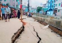 রসুলবাগ আবাসিক এলাকার রাস্তায় ফাটল