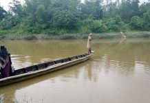 হালদা নদী পারাপারে হাজার হাজার মানুষের একমাত্র বাহন সাম্পান ও নৌকা