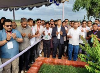 শহীদ ওয়াসিমের কবর জিয়ারত করলেন প্রধানমন্ত্রী, পরিবারকে আর্থিক সহায়তা