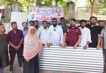 কোতোয়ালি থানা যুবদল ও মোঃ মঈনুদ্দিন খান রাজিবের পক্ষে বিএনপি নেতা মরহুম রমজান আলী খানের পরিবারে ঢেউটিন প্রদান