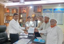 সাতকানিয়ায় ডলু নদীর ওপর সেতু নির্মাণের দাবিতে জেলা প্রশাসক বরাবর স্মারকলিপি প্রদান