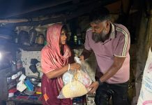 ঈদগাঁওয়ে পানিবন্দী মানুষের পাশে চেয়ারম্যান আলমগীর তাজ জনি