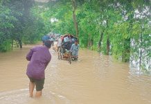 টানা বর্ষণ ও পাহাড়ী ঢলের পানিতে রাউজানে লক্ষাধিক মানুষ পানিবন্দী
