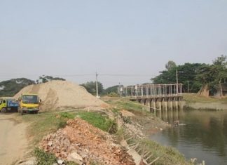 কর্ণফুলী নদীতে ড্রেজার দিয়ে অবৈধভাবে বালু উত্তোলন: অভিযানে জরিমানাসহ আটক ৭