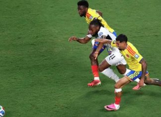ঘানাকে হারিয়ে শেষ দল হিসেবে শেষ ষোলোয় কলম্বিয়া