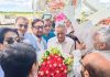 চট্টগ্রাম বিমানবন্দরে অর্থ ও পরিকল্পনা মন্ত্রী আমীর খসরুকে ফুলেল শুভেচ্ছা জানালেন সিটি মেয়র