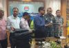 ৩৩০০ পরিচ্ছন্ন শ্রমিকের মাঝে রেইনকোট বিতরণ করলেন মেয়র ডা. শাহাদাত হোসেন