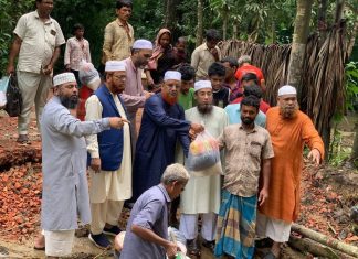 বন্যায় ক্ষতিগ্রস্ত পরিবারের মাঝে বাঁশখালী জামায়াতের উদ্যোগে ত্রাণসামগ্রী বিতরণ
